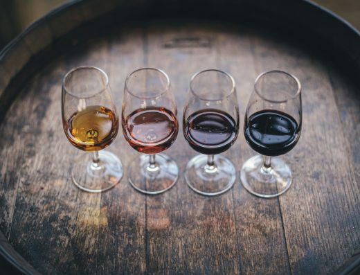 Cata de Vinos de Crianza, Visita a Bodega Histórica y Maridaje